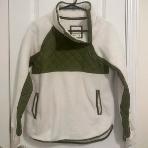 Abercrombie & Fitch Women’s Green and White Quilted Puffer Jacket
